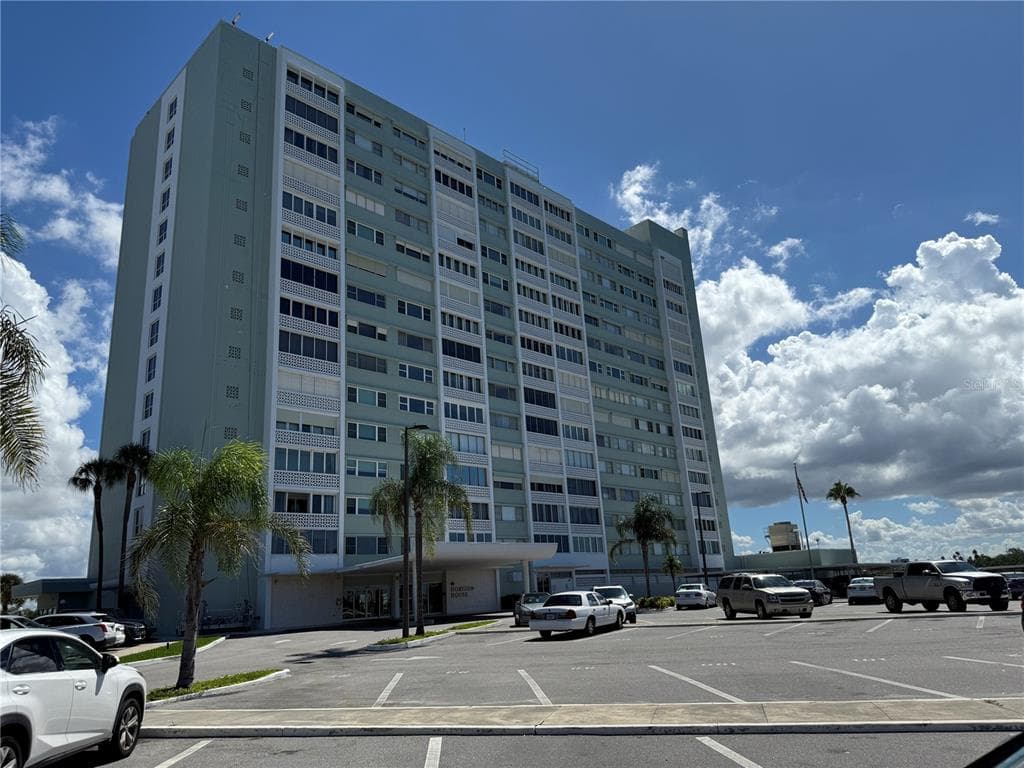 31 ISLAND WAY Unit 1107, CLEARWATER BEACH, FL 33767