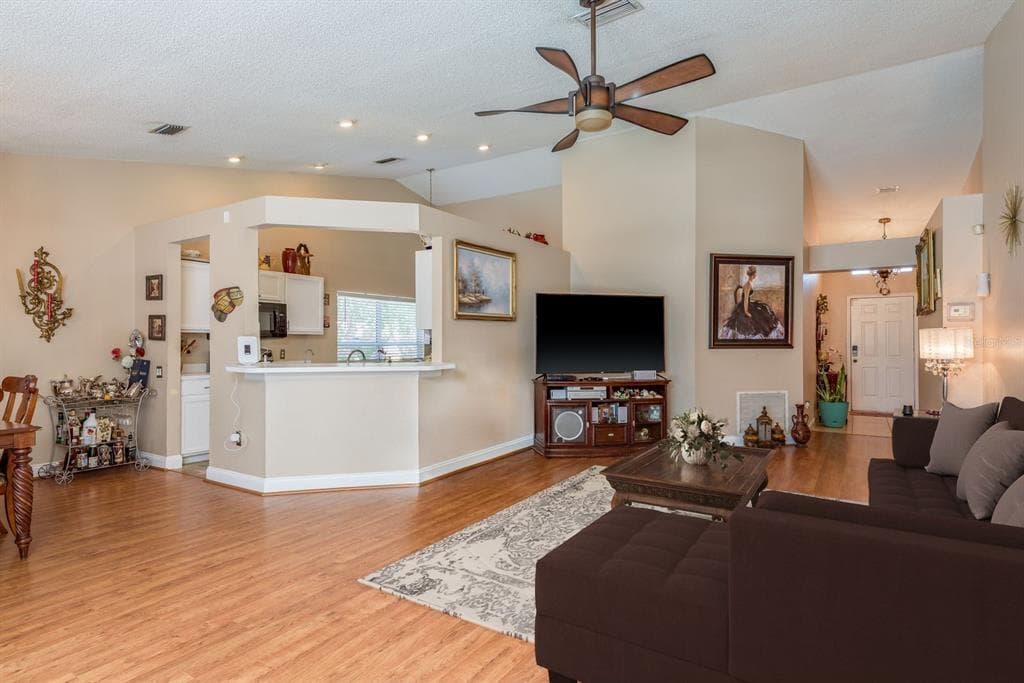 1786 BIARRITZ Circle, TARPON SPRINGS, FL 34689 photo 3