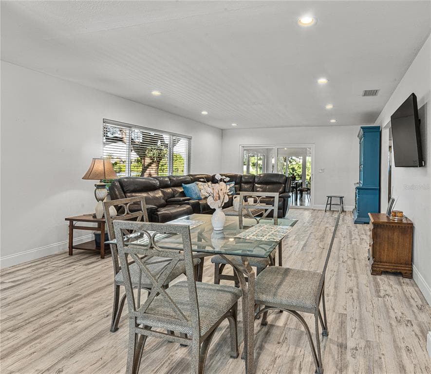 10517 BLOSSOM LAKE DRIVE, SEMINOLE, FL 33772 photo 5