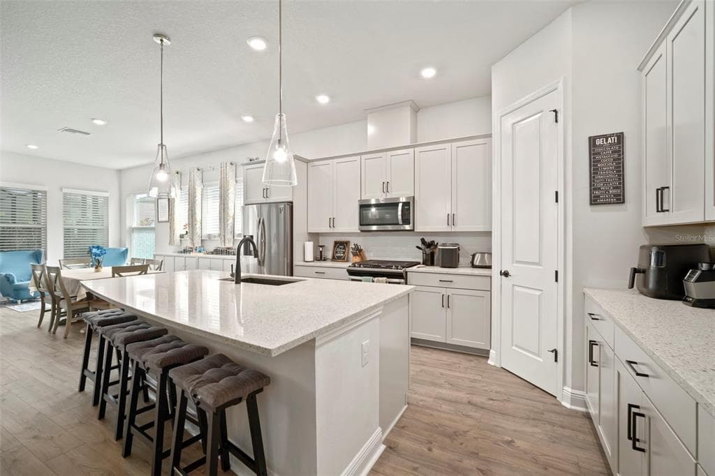 5923 SILVER SUN Drive, APOLLO BEACH, FL 33572 photo 2