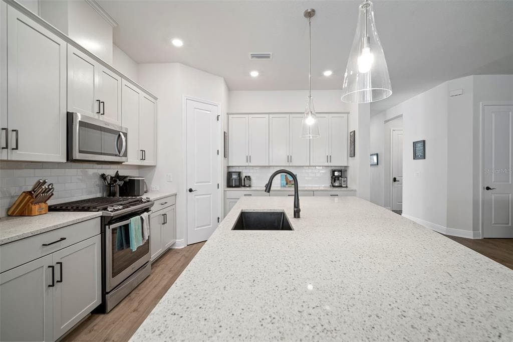 5923 SILVER SUN Drive, APOLLO BEACH, FL 33572 photo 4