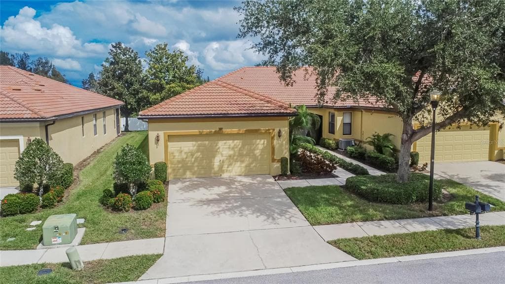 307 BLUEWATER FALLS COURT, APOLLO BEACH, FL 33572 photo 3