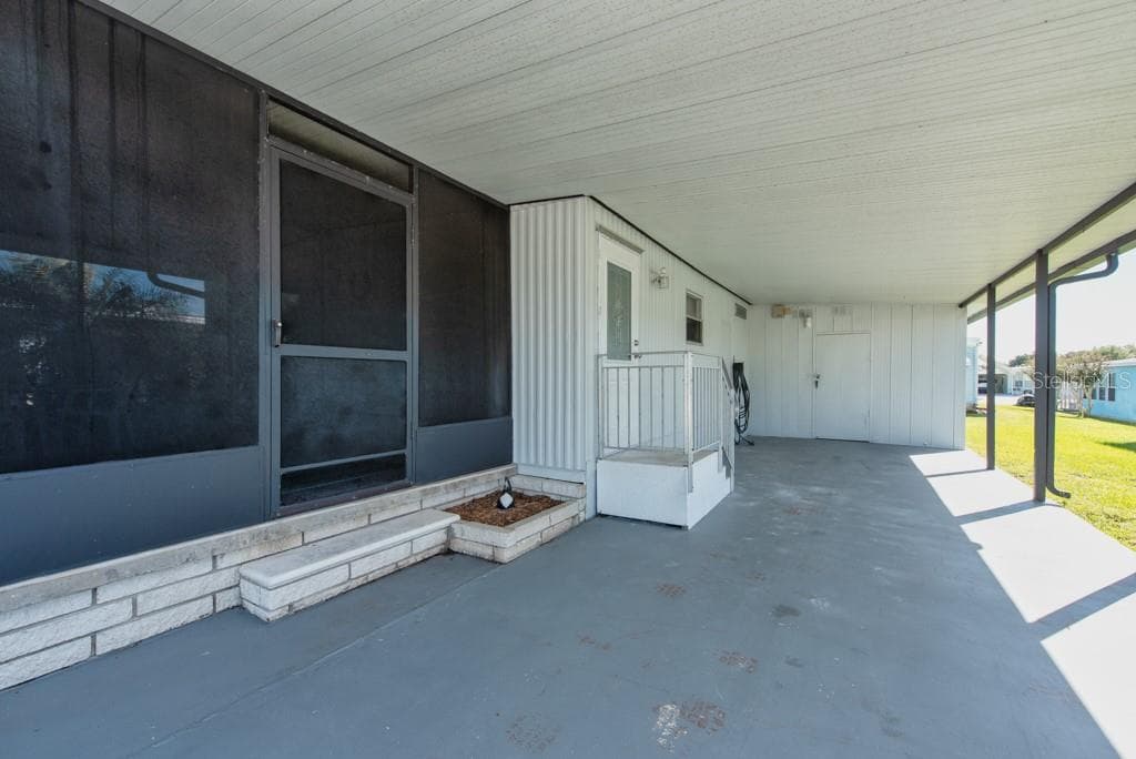 3920 KIM Drive, WESLEY CHAPEL, FL 33543 photo 2