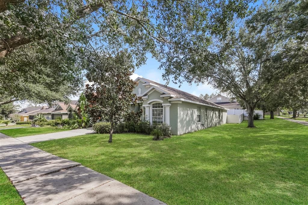 650 CHESNEY DRIVE, VALRICO, FL 33594 photo 2