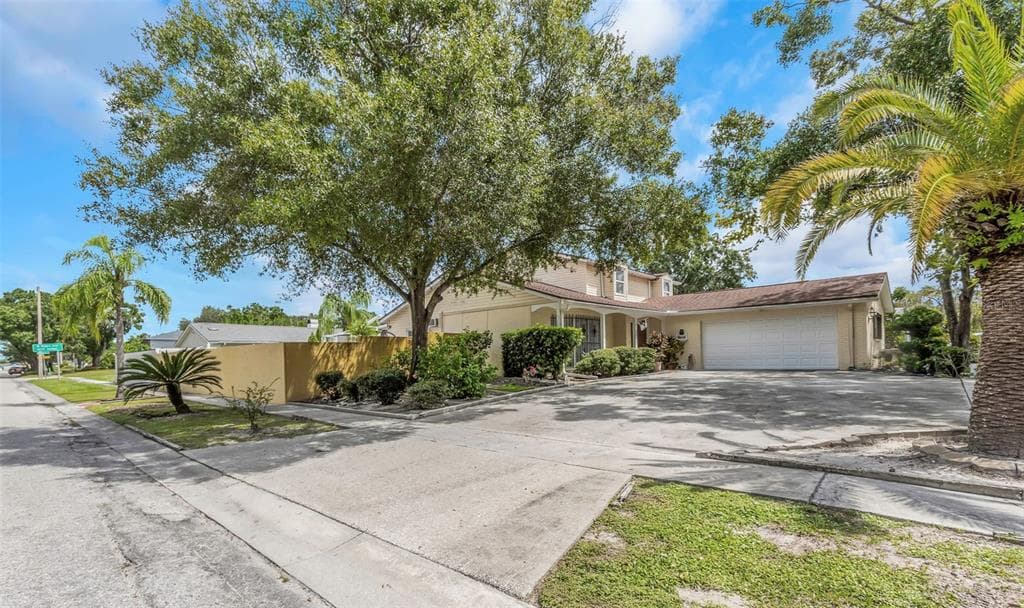 6409 HEATHER MOOR COURT, TAMPA, FL 33634 photo 2