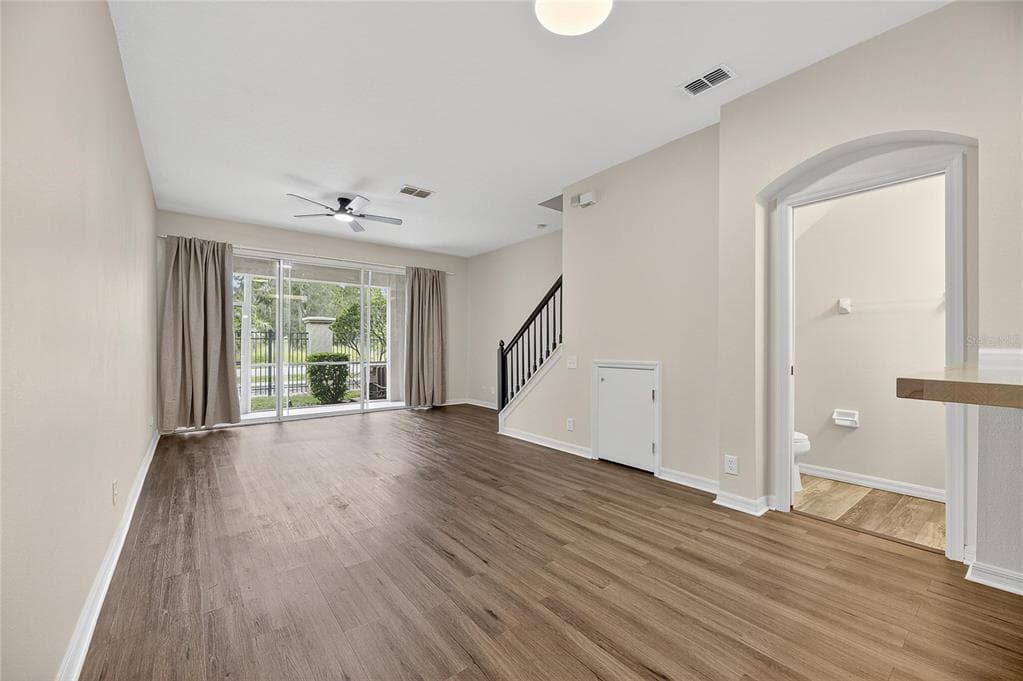 9810 FAN PALM Way, TAMPA, FL 33610 photo 5