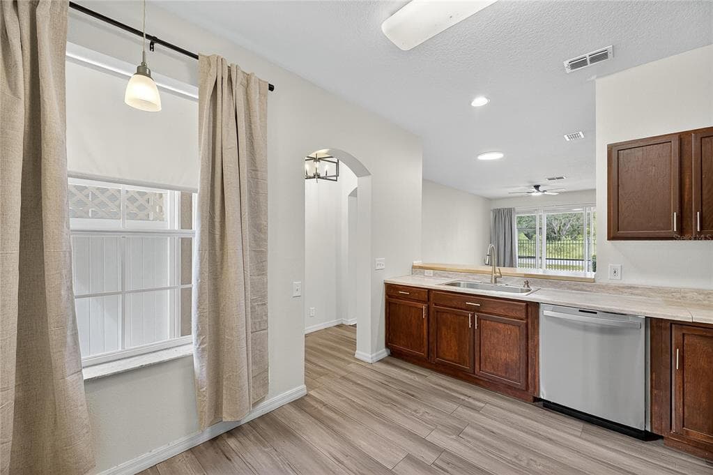 9810 FAN PALM Way, TAMPA, FL 33610 photo 4