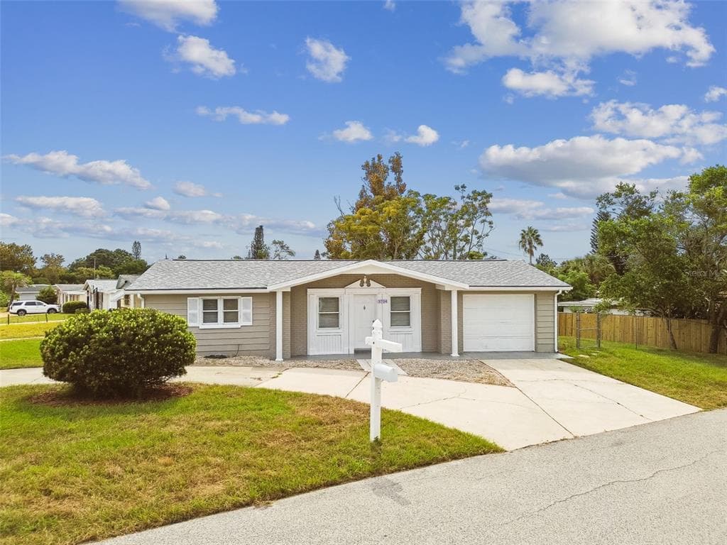 3704 OAKHURST DRIVE, HOLIDAY, FL 34691