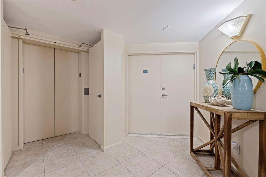 1520 GULF Boulevard Unit 1502, CLEARWATER BEACH, FL 33767 photo 3