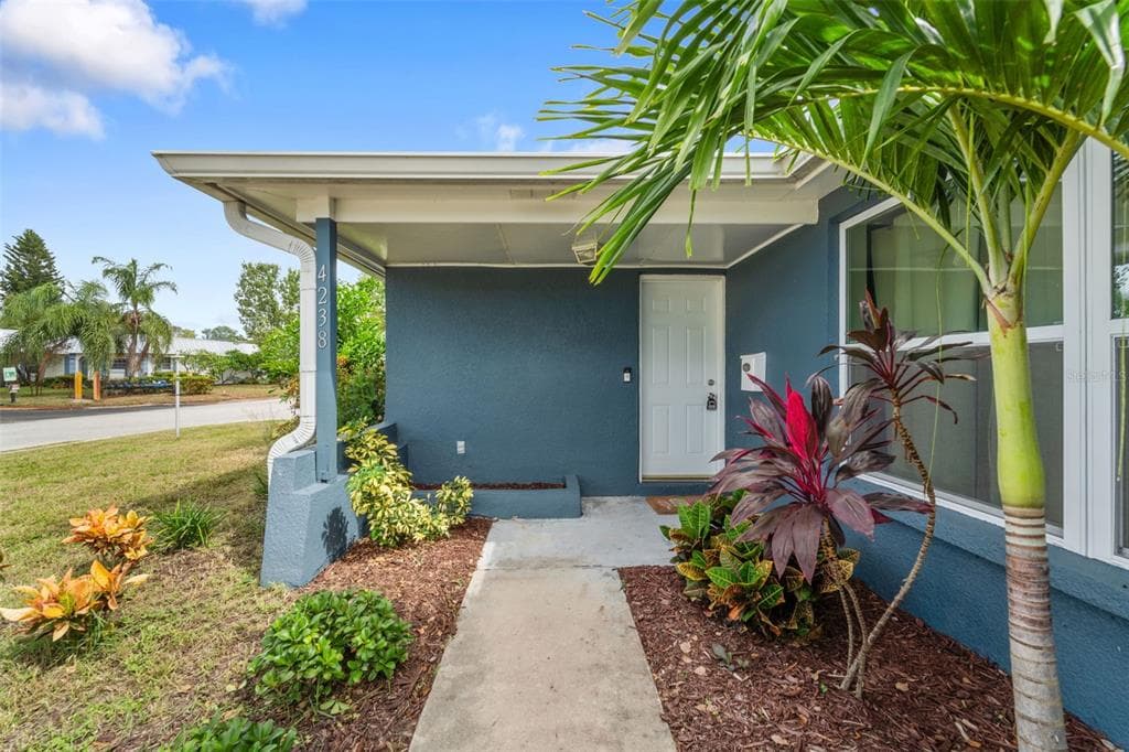 4238 GLISSADE Drive, NEW PORT RICHEY, FL 34652 photo 2