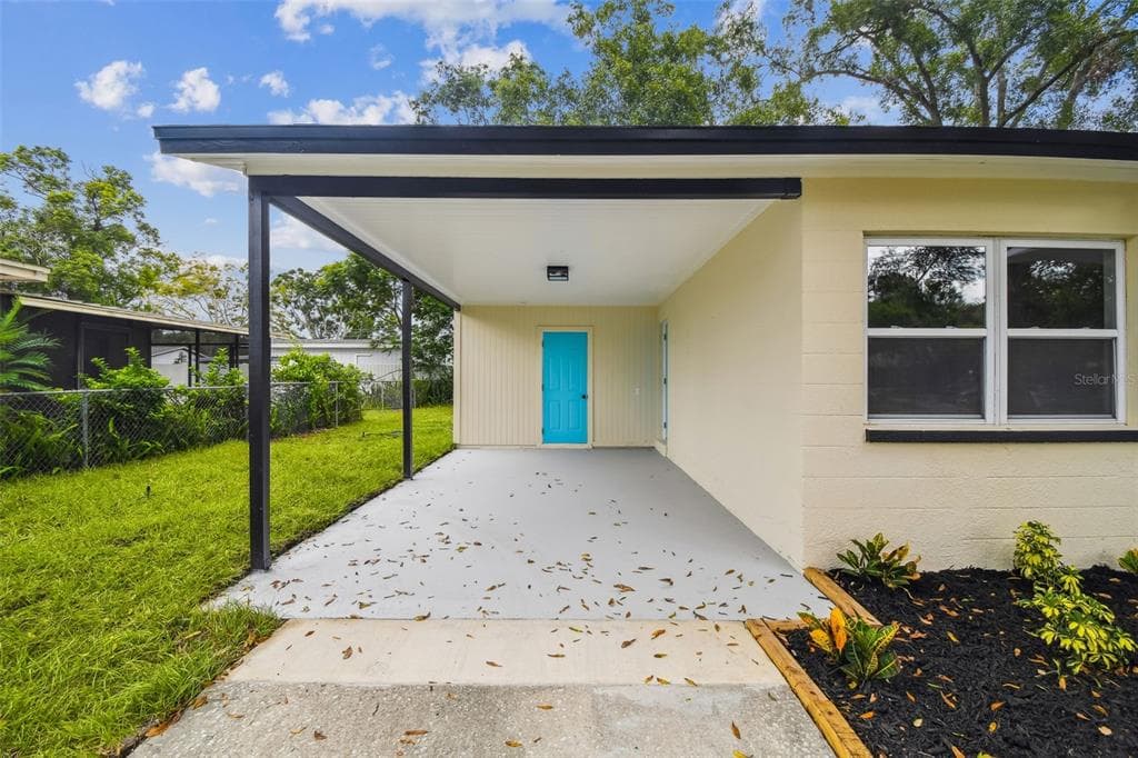 8014 SANE PLACE, TAMPA, FL 33610 photo 5