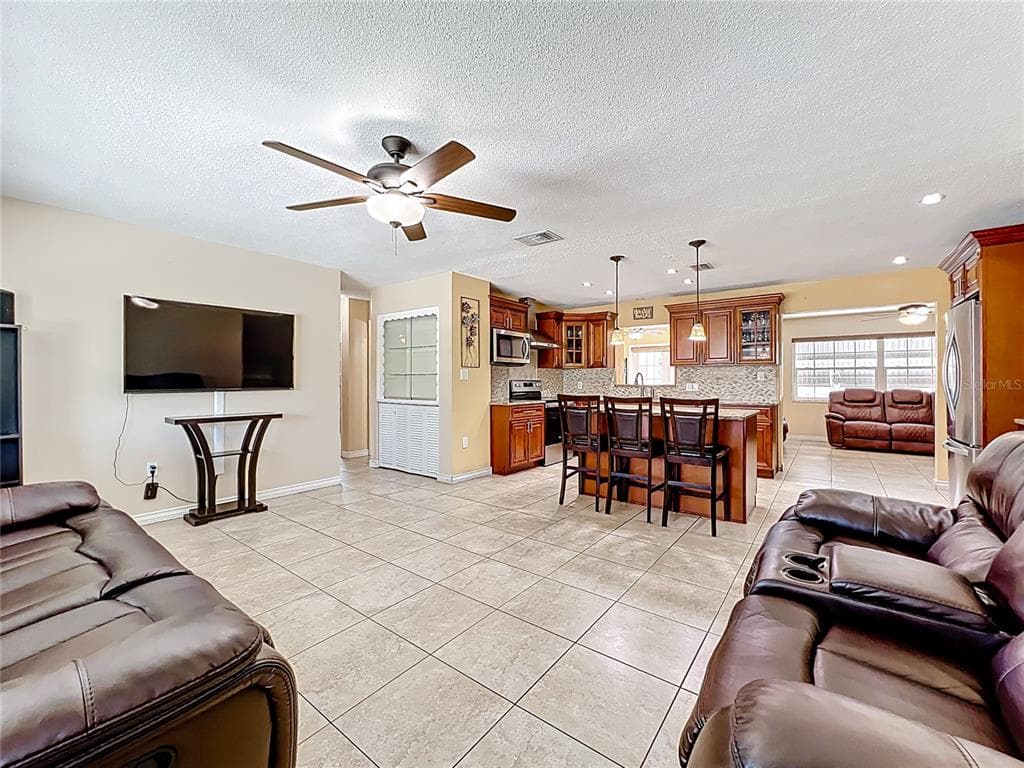 11210 102ND Terrace, SEMINOLE, FL 33778 photo 5