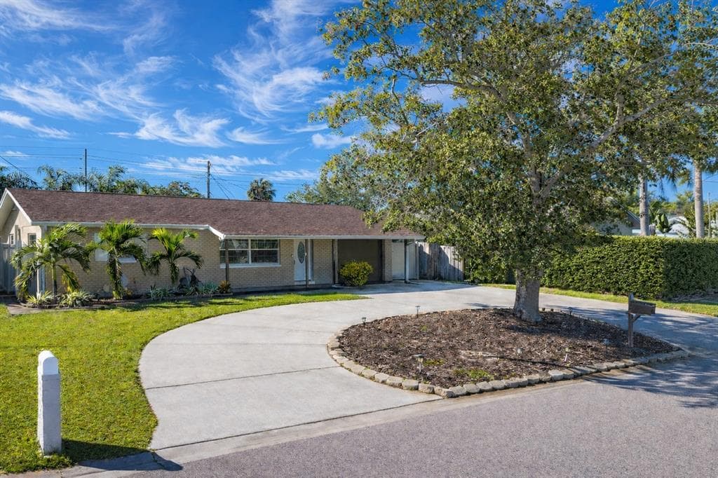 11210 102ND Terrace, SEMINOLE, FL 33778 photo 4