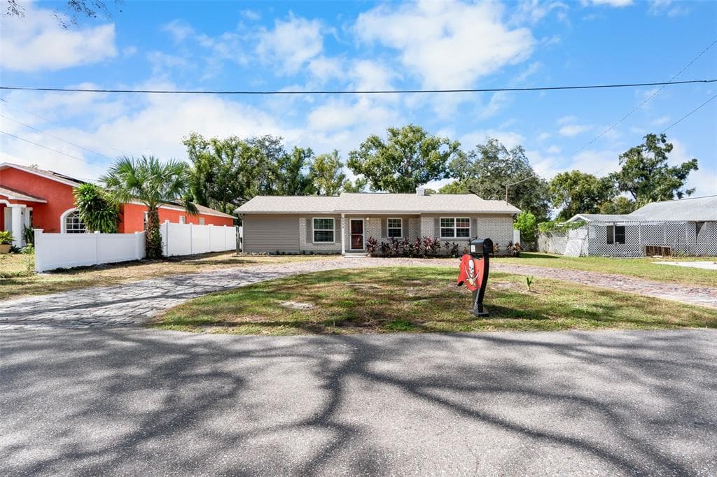 8008 GOMEZ Avenue, TAMPA, FL 33614 photo 2