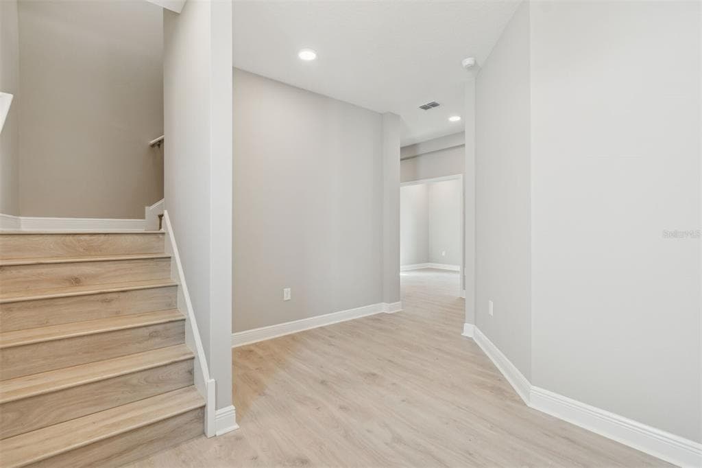 5740 JEFFRIES Way, WESLEY CHAPEL, FL 33545 photo 4