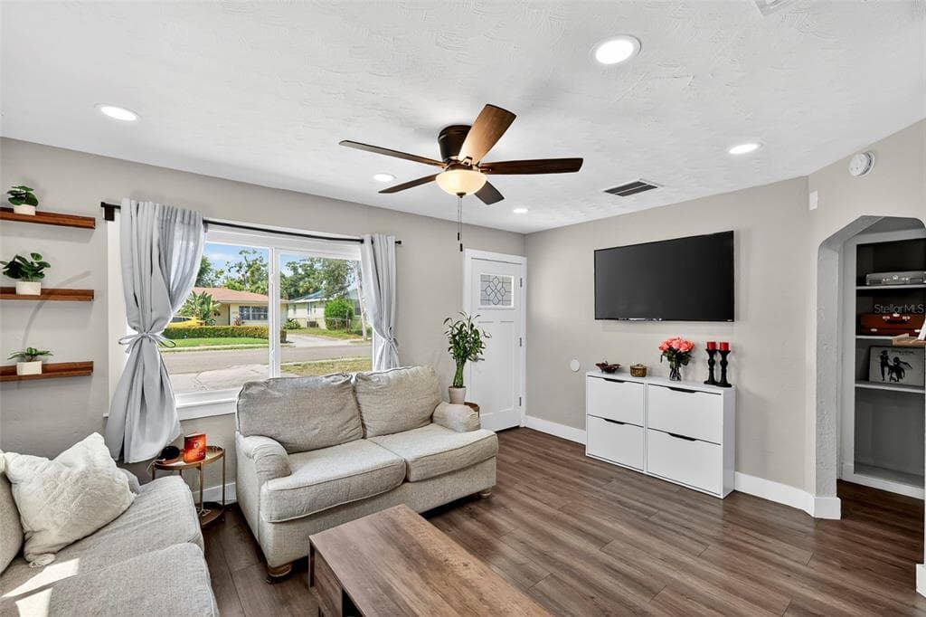 1324 40TH STREET, Street PETERSBURG, FL 33711 photo 4