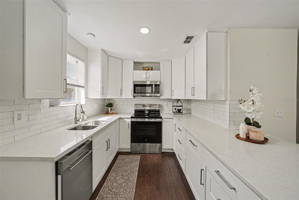 3704 CARROWAY STREET, TAMPA, FL 33619 photo 2