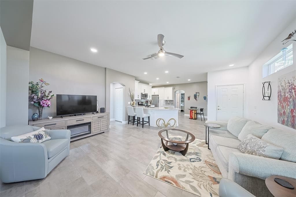 2049 ACADIA GREENS DRIVE, SUN CITY CENTER, FL 33573 photo 5