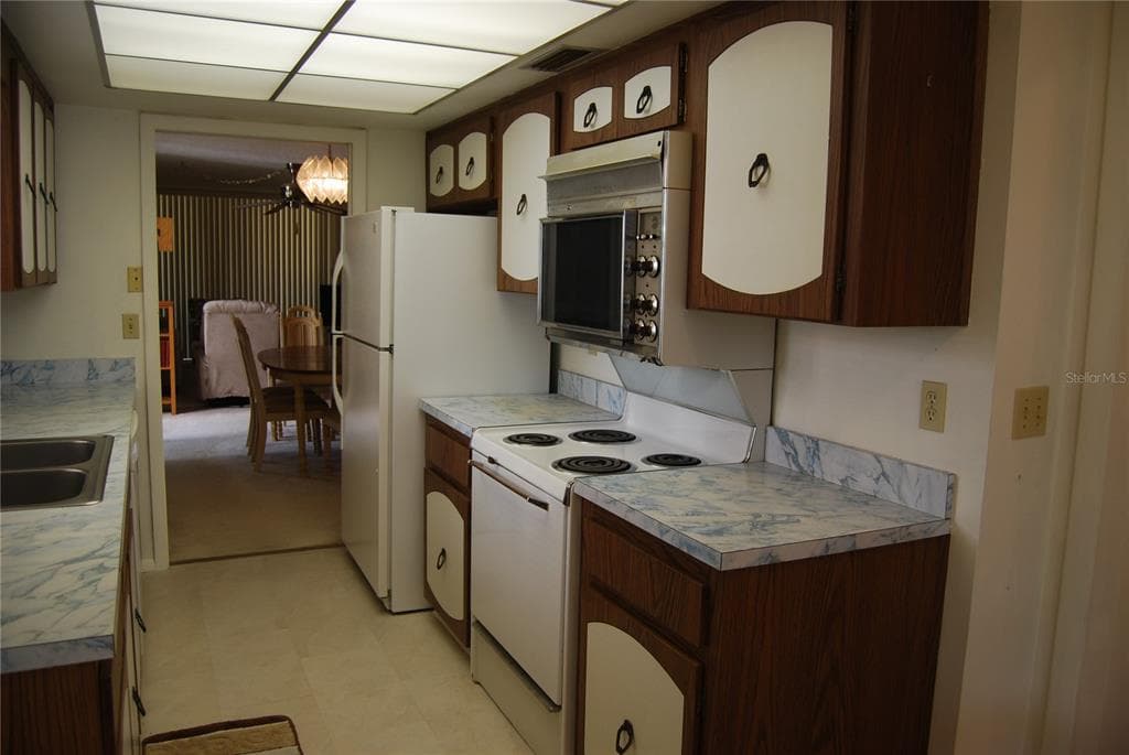 2650 PEARCE DRIVE Unit 106, CLEARWATER, FL 33764 photo 3