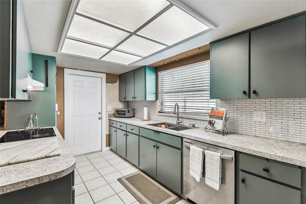 4701 LODESTONE DRIVE, TAMPA, FL 33615 photo 5