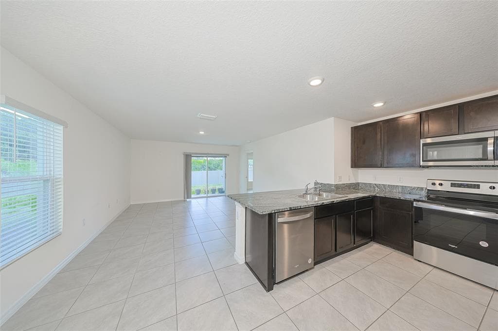 12136 LILY MAGNOLIA Lane, RIVERVIEW, FL 33569 photo 5