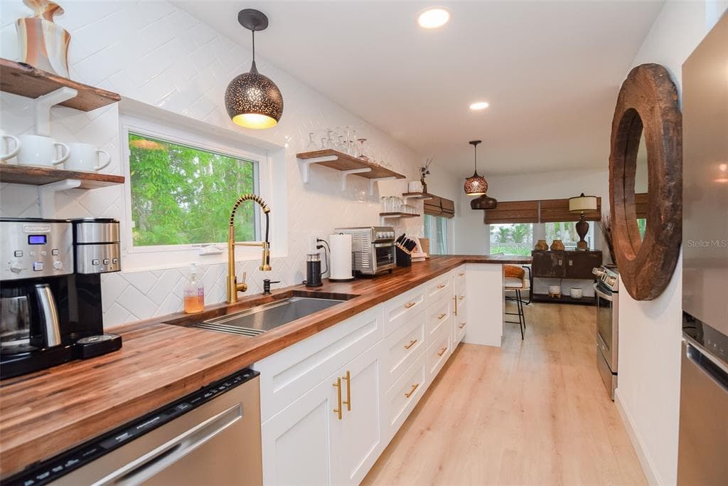 6946 BOUGAINVILLA AVENUE, Street PETERSBURG, FL 33707 photo 5