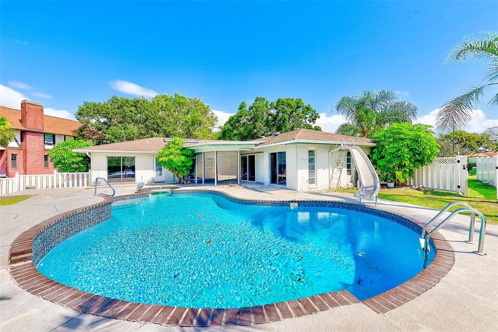 2441 ROBERTA LANE, CLEARWATER, FL 33764 photo 2