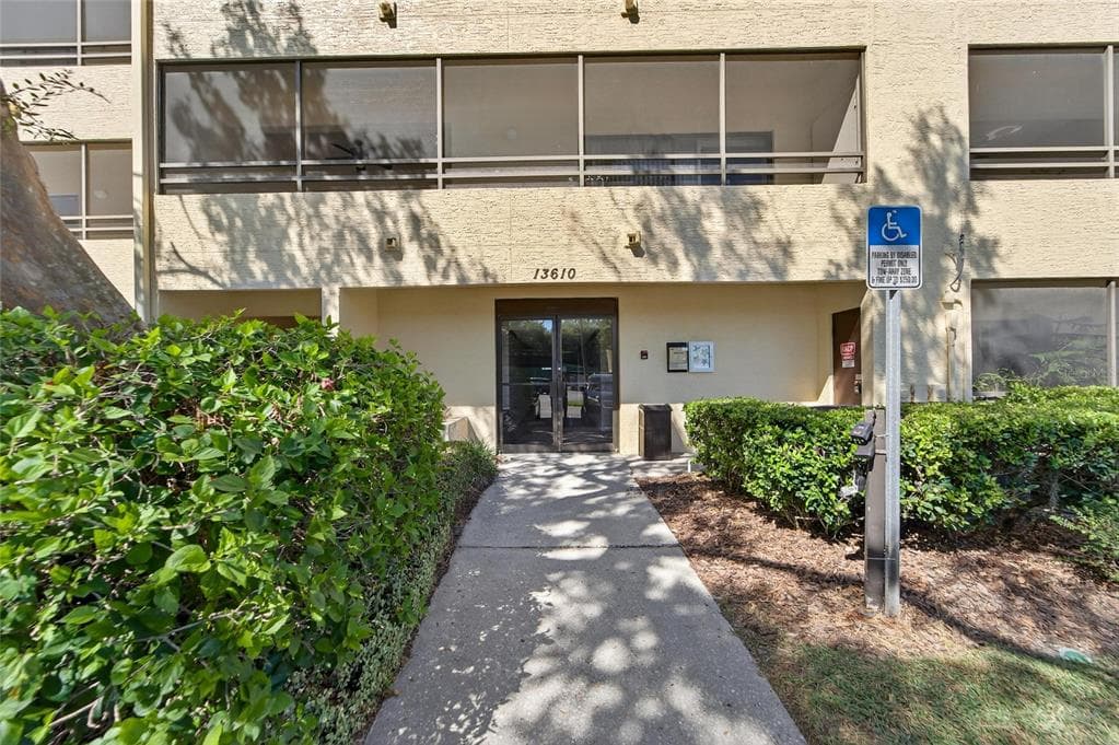 13610 VILLAGE DRIVE Unit 4209, TAMPA, FL 33618 photo 2