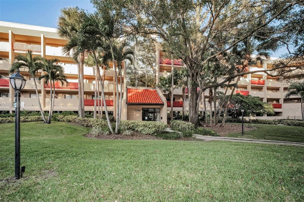 3062 EASTLAND BOULEVARD Unit 105, CLEARWATER, FL 33761 photo 3