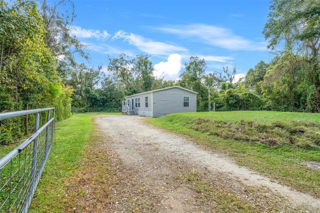 18048 EVENING STAR AVENUE, BROOKSVILLE, FL 34604 photo 3