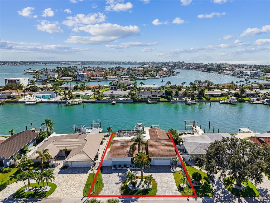 320 Belle Isle Avenue, Belleair Beach, FL, 33786