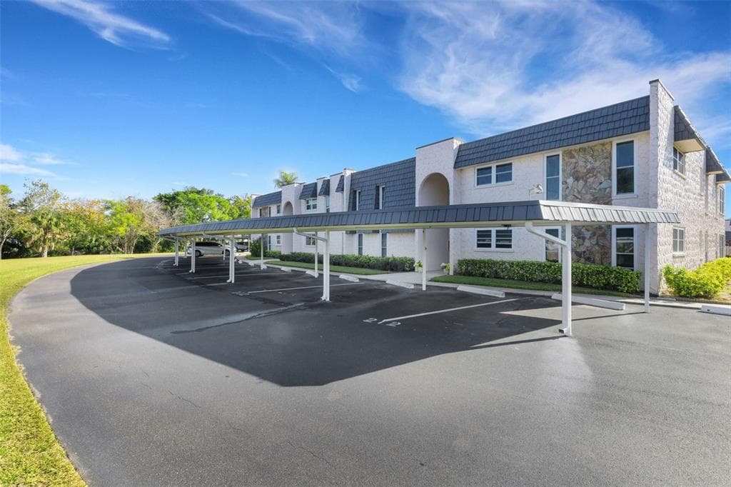 212 FERNWOOD CIRCLE Unit 212, SEMINOLE, FL 33777