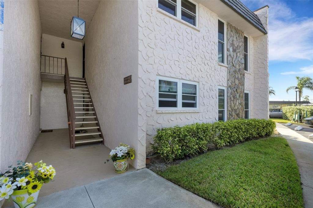 212 FERNWOOD CIRCLE Unit 212, SEMINOLE, FL 33777 photo 5