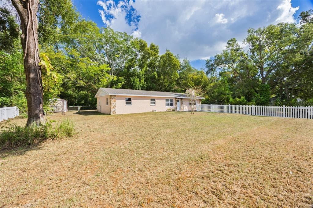 10303 MYRTLE Street, TAMPA, FL 33617 photo 2