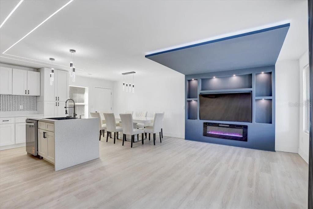 8401 LIBBY LANE, TAMPA, FL 33619 photo 3