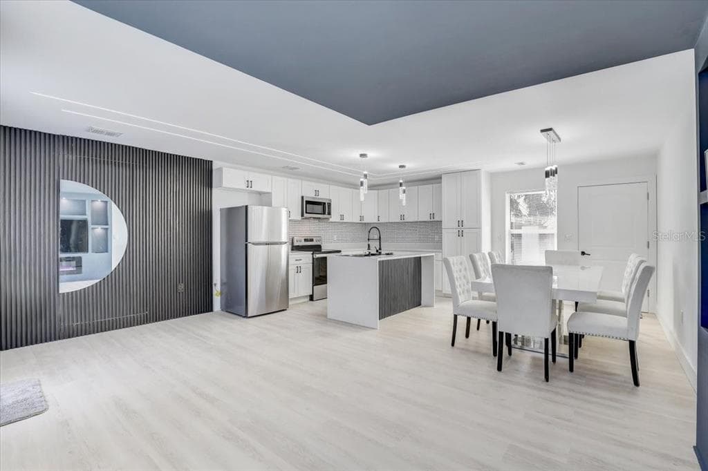 8401 LIBBY LANE, TAMPA, FL 33619 photo 5