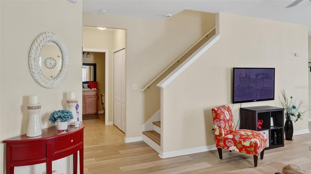 1055 SEMINOLE SKY Drive, RUSKIN, FL 33570 photo 4