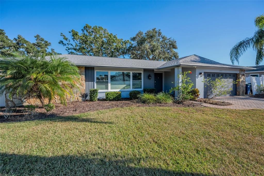 8793 MERRIMOOR Boulevard, SEMINOLE, FL 33777