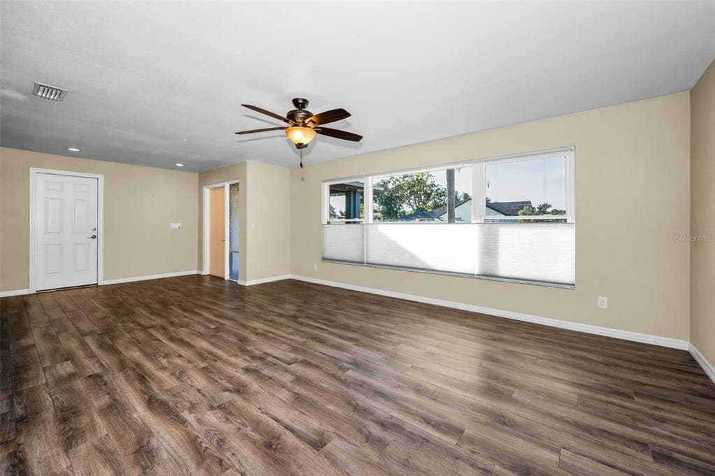 8793 MERRIMOOR Boulevard, SEMINOLE, FL 33777 photo 4