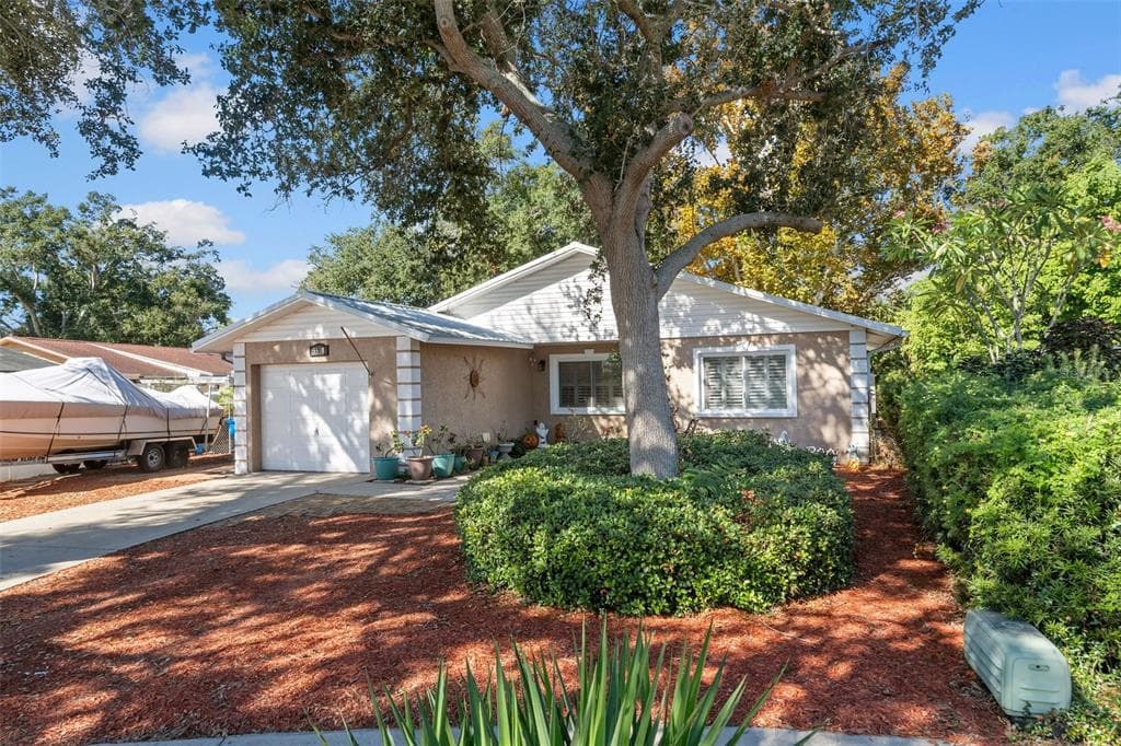 5558 57TH WAY, KENNETH CITY, FL 33709