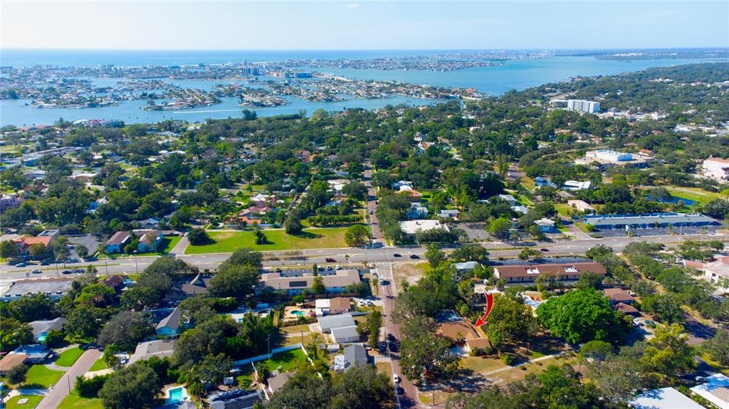 547 OLEANDER Way, Street PETERSBURG, FL 33707 photo 2