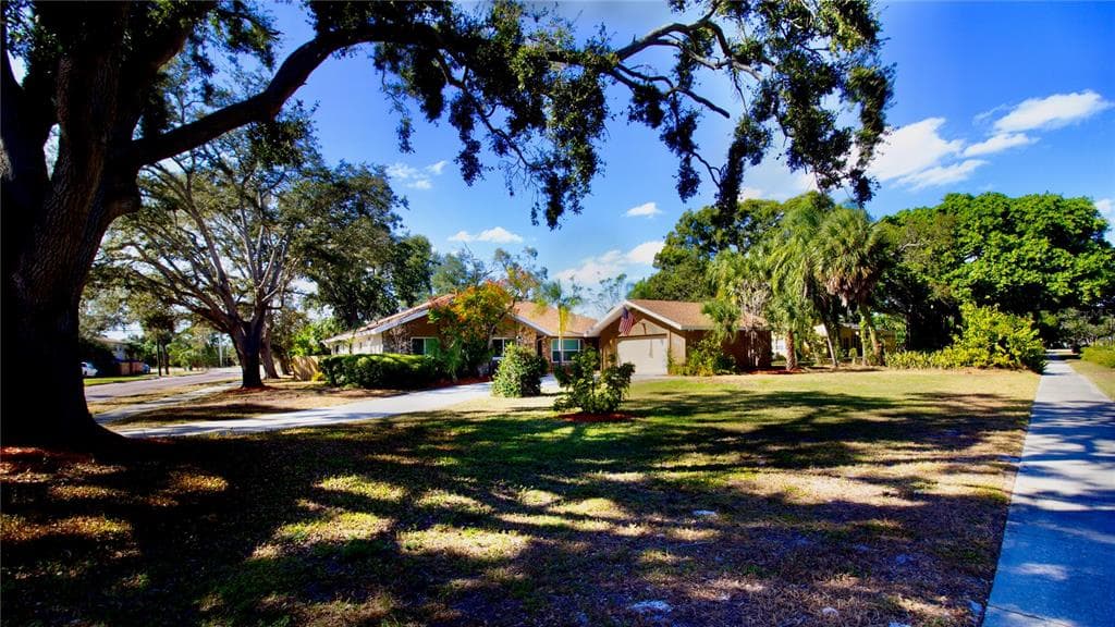 547 OLEANDER Way, Street PETERSBURG, FL 33707 photo 3