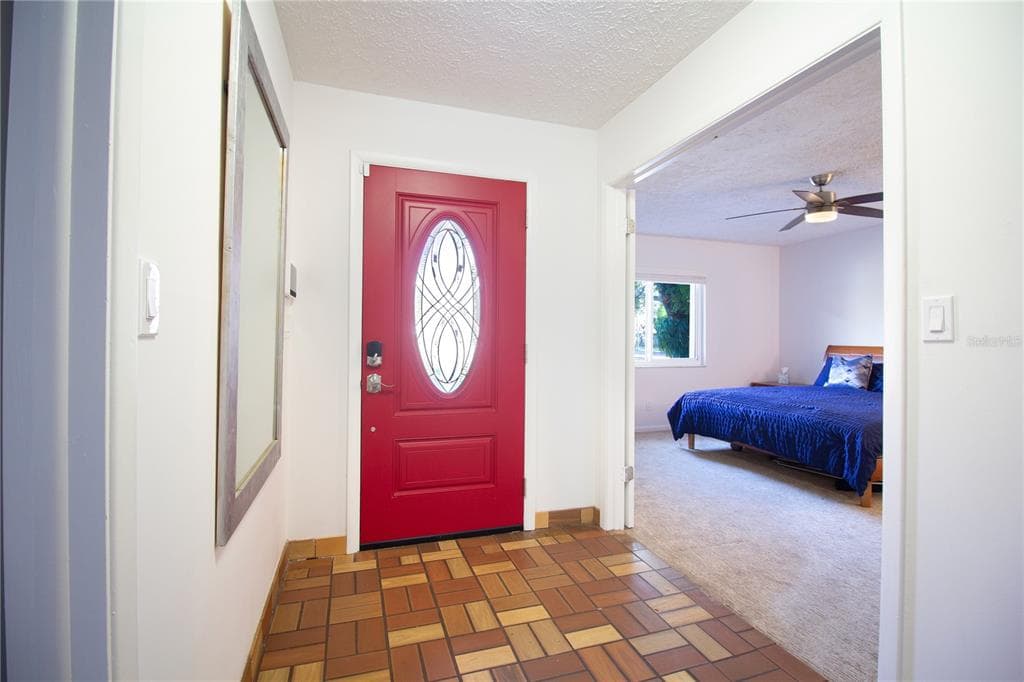 547 OLEANDER Way, Street PETERSBURG, FL 33707 photo 5