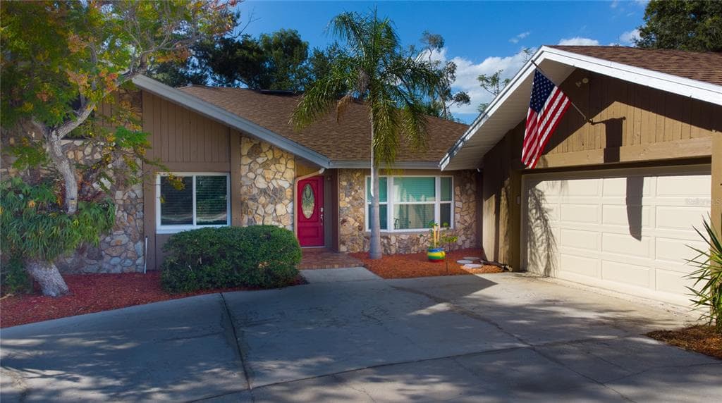 547 OLEANDER Way, Street PETERSBURG, FL 33707 photo 4