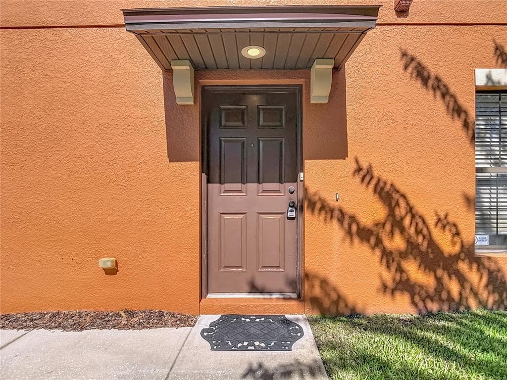 1046 TULLAMORE DRIVE, WESLEY CHAPEL, FL 33543 photo 3