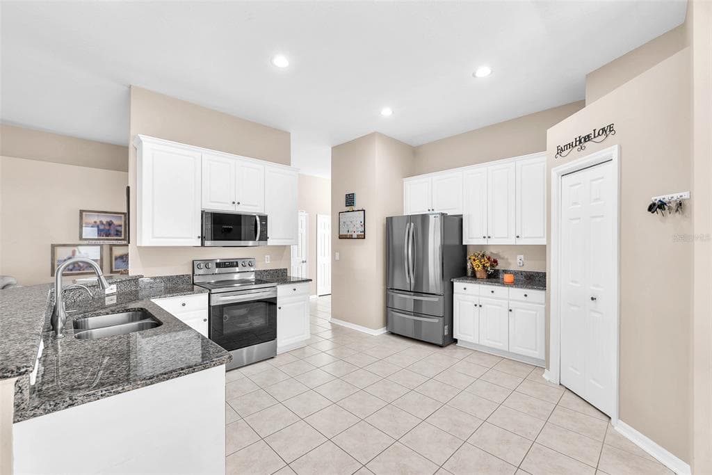 2616 VINEDALE AVENUE, VALRICO, FL 33596 photo 3