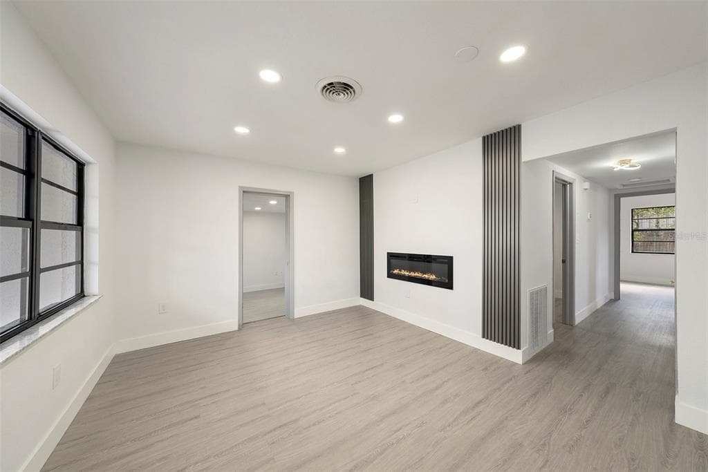 2520 KNOLLWOOD STREET, TAMPA, FL 33614 photo 2