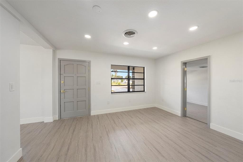 2520 KNOLLWOOD STREET, TAMPA, FL 33614 photo 3