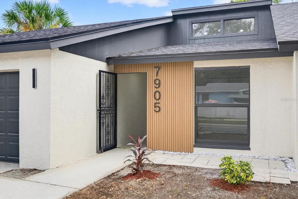 7905 TIMBERLANE WEST DRIVE, TAMPA, FL 33615 photo 3