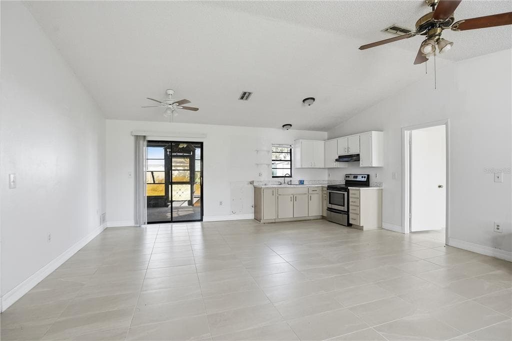 2304 HAWTHORNE Road, SPRING HILL, FL 34609 photo 4